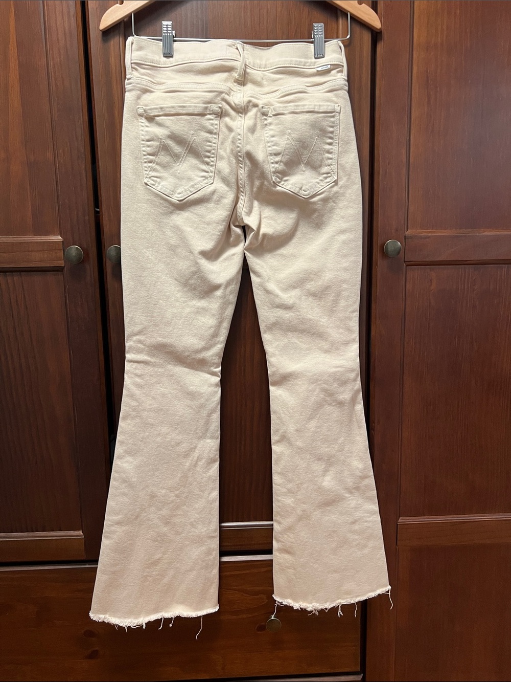 MOTHER The Weekender Mid Rise Flare Jeans Fog Beige Frayed Hem Size 27 - Picture 2 of 11